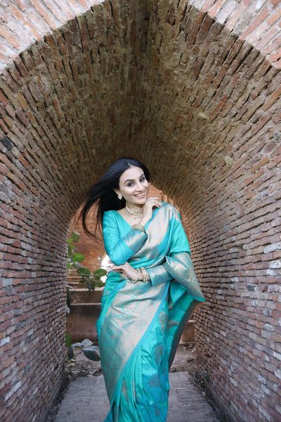 Trendy Sea Green Pure Kanjivaram Silk Saree With Moiety Blouse Piece - Almaari Fashion