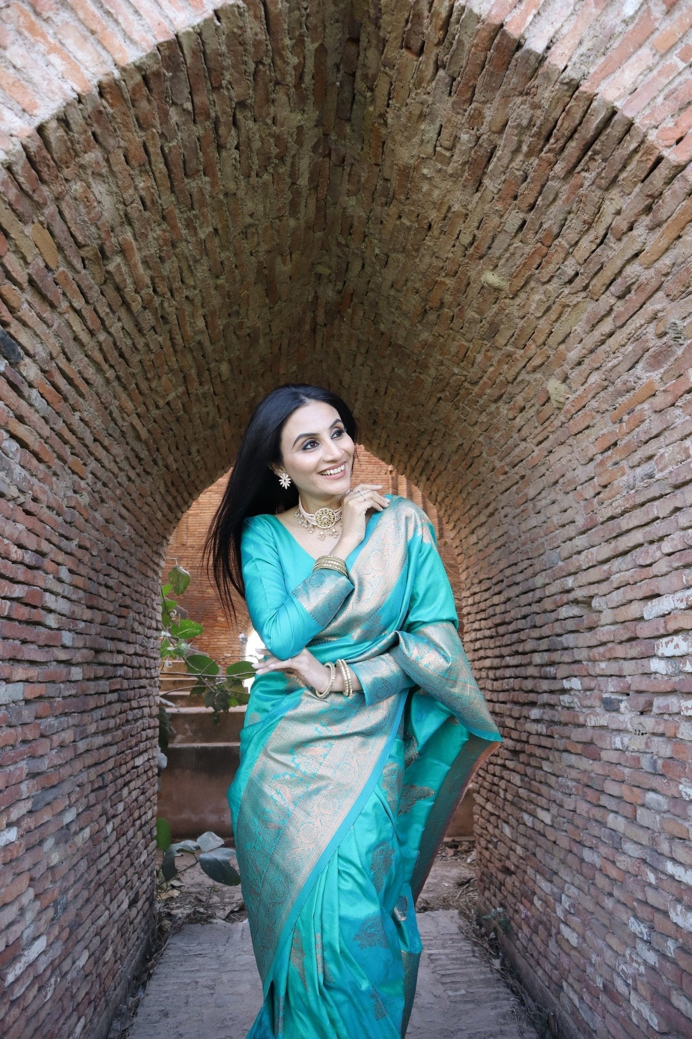 Trendy Sea Green Pure Kanjivaram Silk Saree With Moiety Blouse Piece - Almaari Fashion