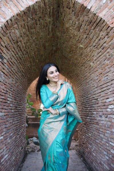 Trendy Sea Green Pure Kanjivaram Silk Saree With Moiety Blouse Piece - Almaari Fashion