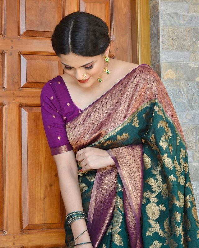 Unique Green Pure Kanjivaram Silk With Outstanding Blouse Piece - Almaari Fashion