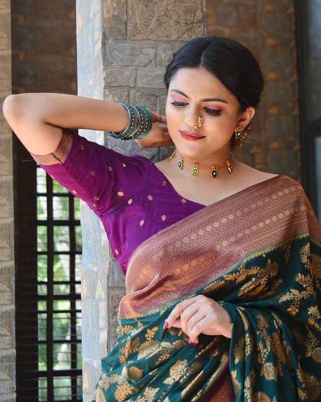 Unique Green Pure Kanjivaram Silk With Outstanding Blouse Piece - Almaari Fashion